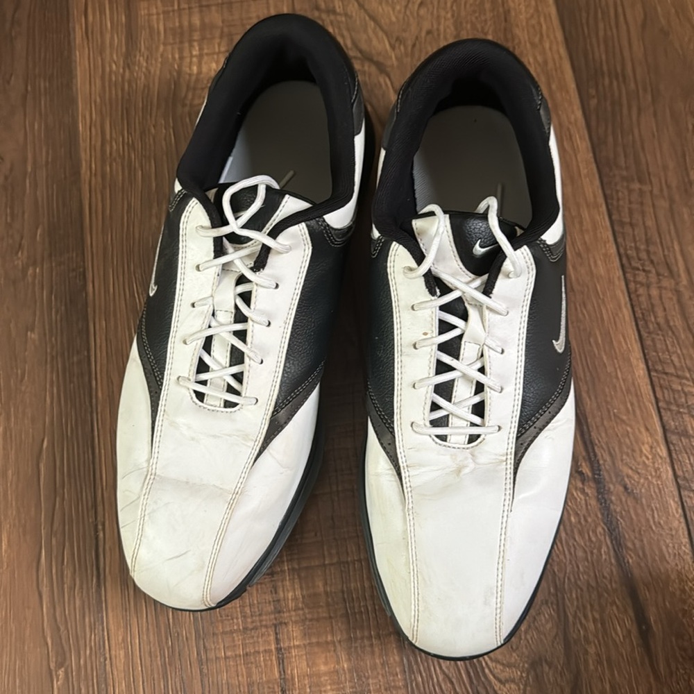 Men’s Nike Heritage Golf Shoes - Picture 2 of 11